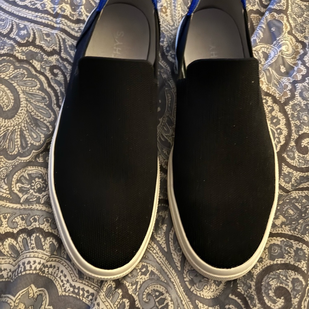 Rothy’s Black Slip-On Men's 11      Womens 12.5 unisex knit sneakers loafers